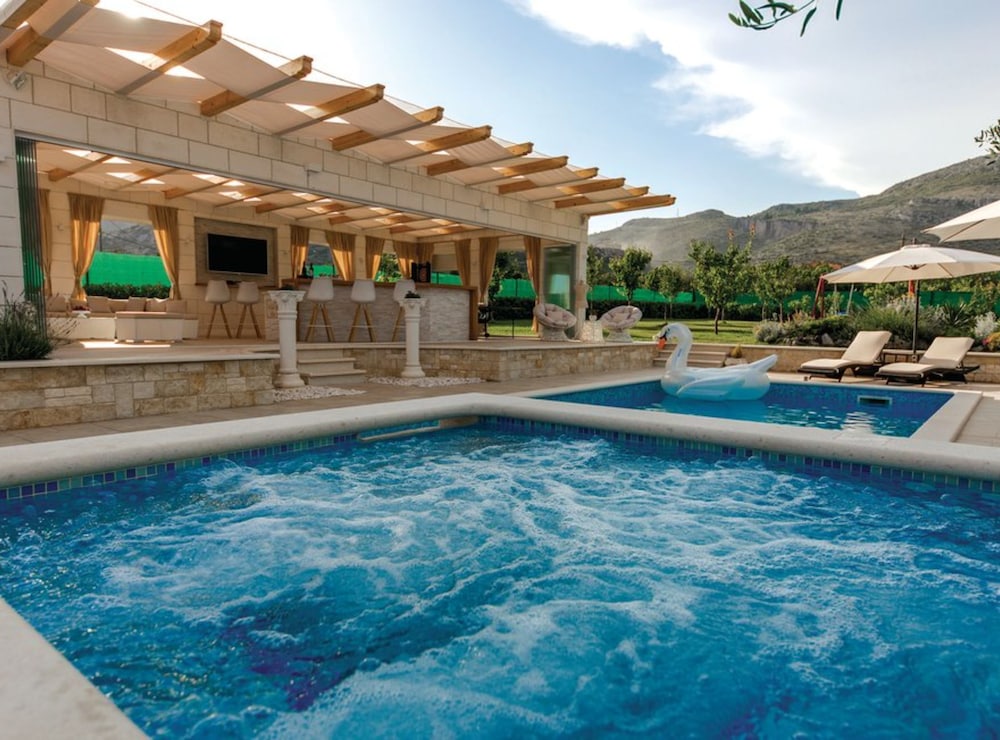 Luxury Villa Malo