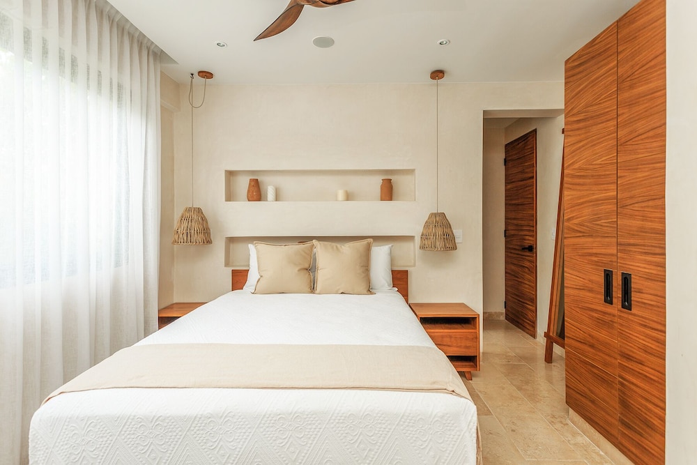 Luxury Stay with Private Pool Just Minutes to Beach Hotspots by Stella Rentals view 4