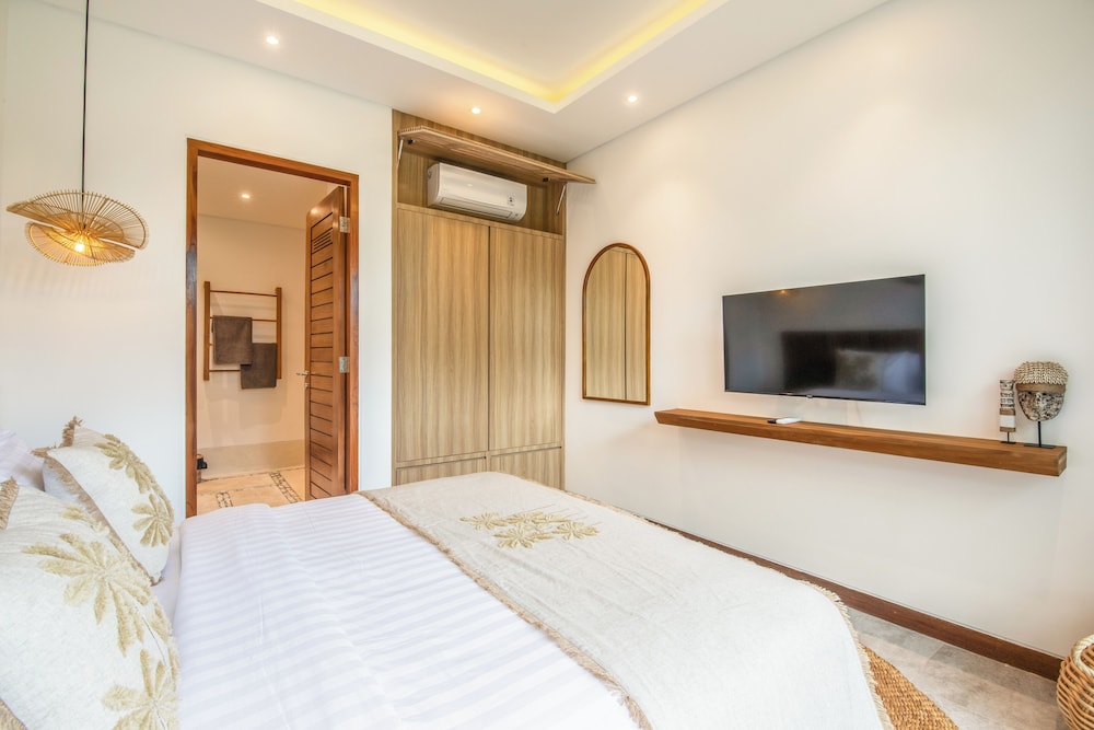 Coastal Comfort: Cozy 4BR Villa, 5 Min Walk to Finns Beach