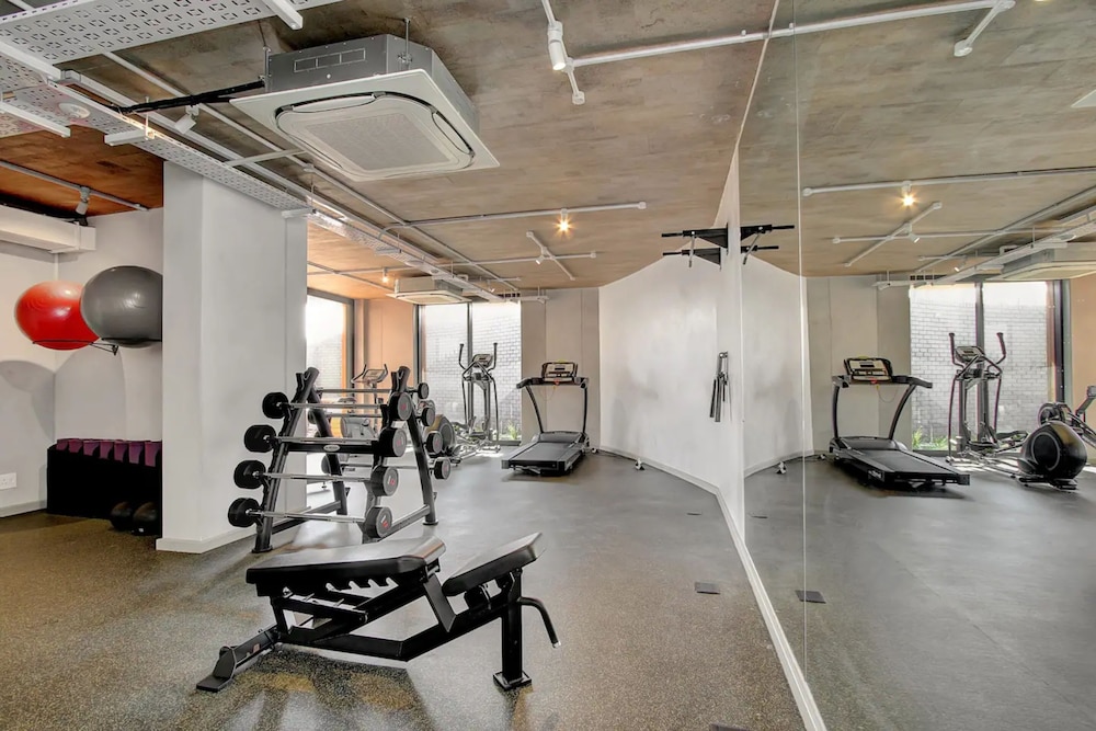 Modern Top Floor Apartment Mountain Views view 2
