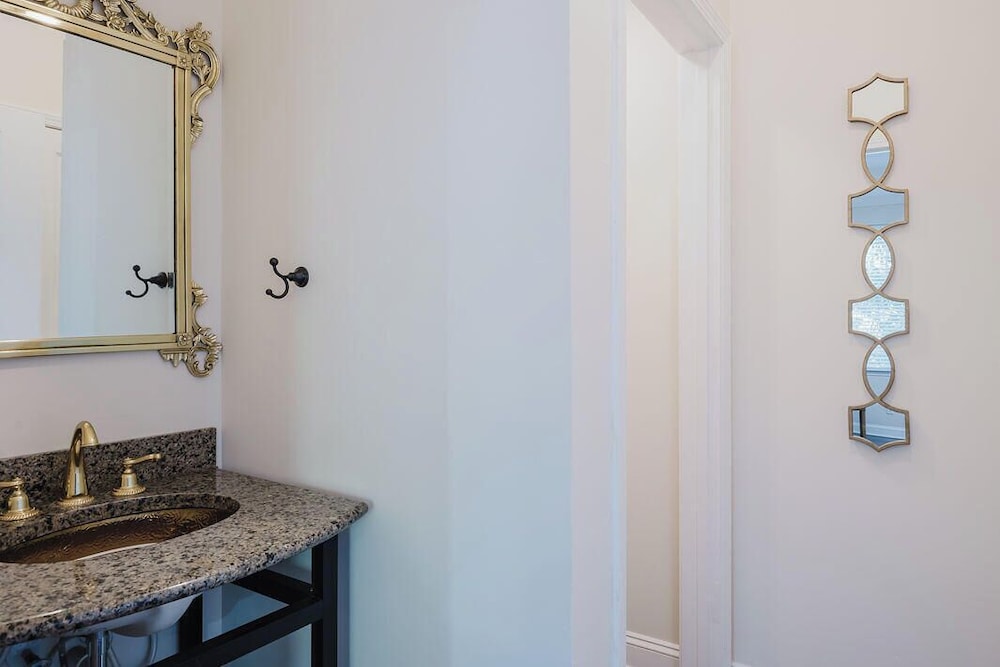 Mary Margaret Cottage - Spacious 4 Bed Coastal Home, Historic Old Town Bluffton
