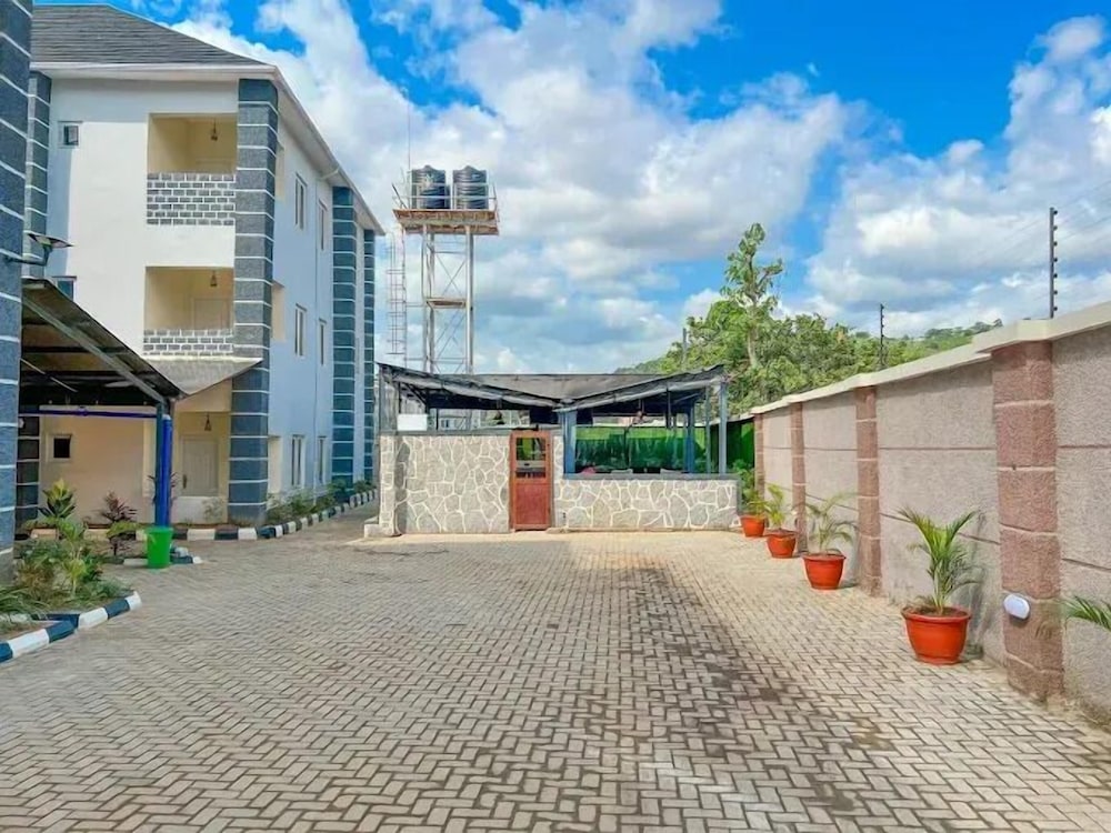 Clifford Apartment