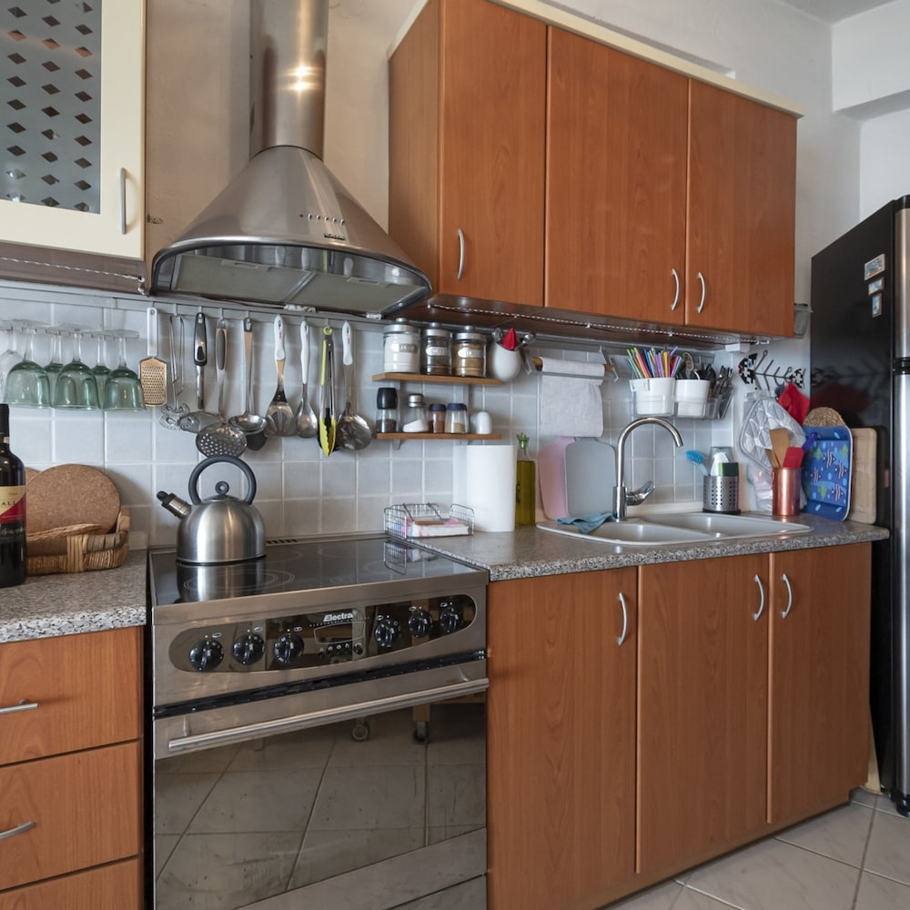 Poseidon Seafront Apartment by Rentalspro