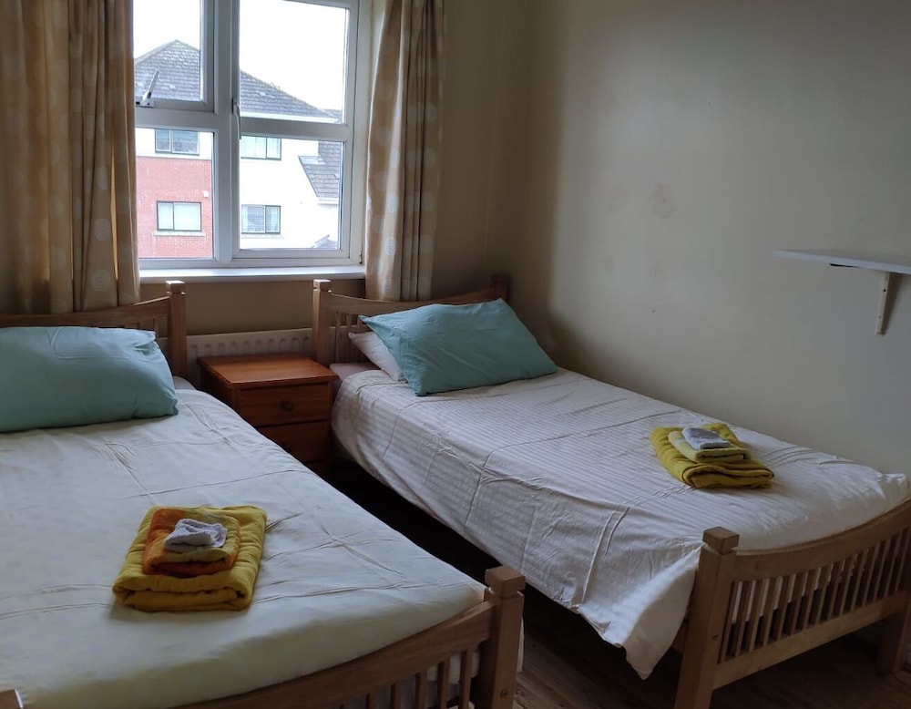 Stunning 6 Bed House With Private Garden in Galway