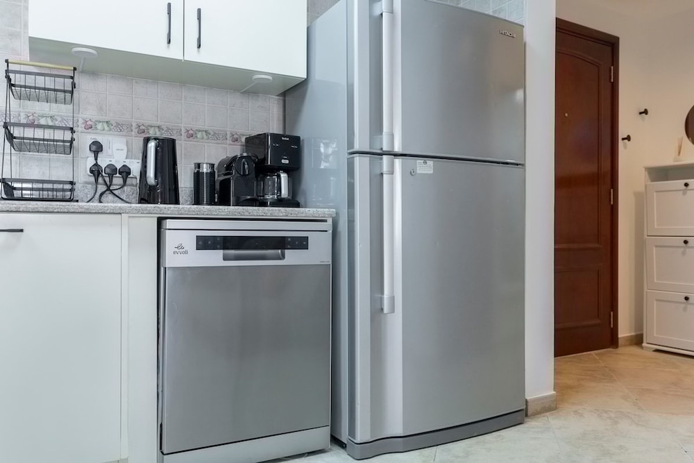 Cozy 1-bedroom Apartment for 5 in Motor City