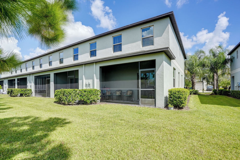 4 Mi to Brandon Exchange: Resort-style Townhome!