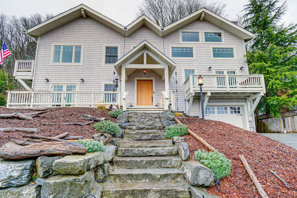 Luxury Vashon Vacation Rental w/ Beach Access! view 4