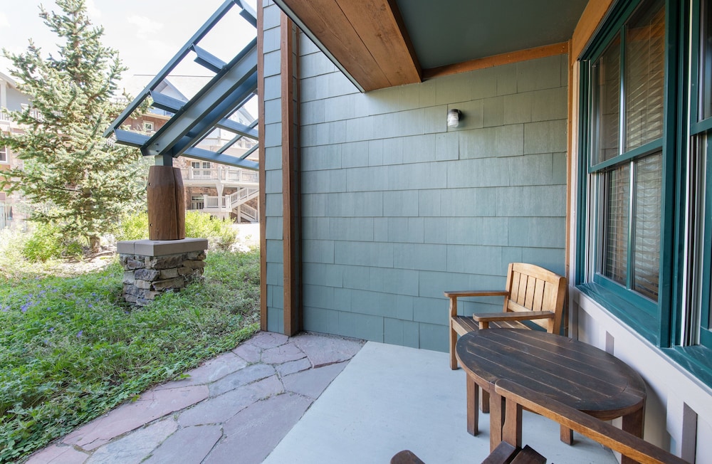 Zephyr Mountain Lodge Condos