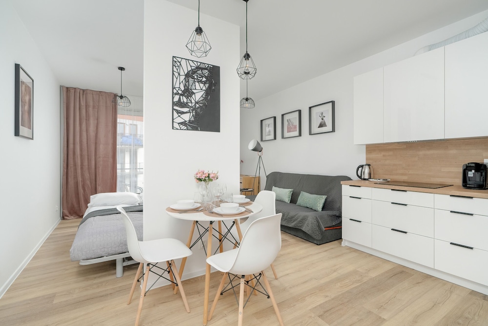 Modern Studio Niemena by Renters
