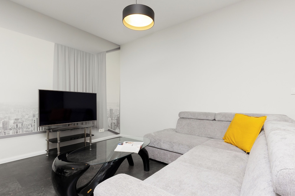 Apartment Grzybowska 85 by Renters view 5