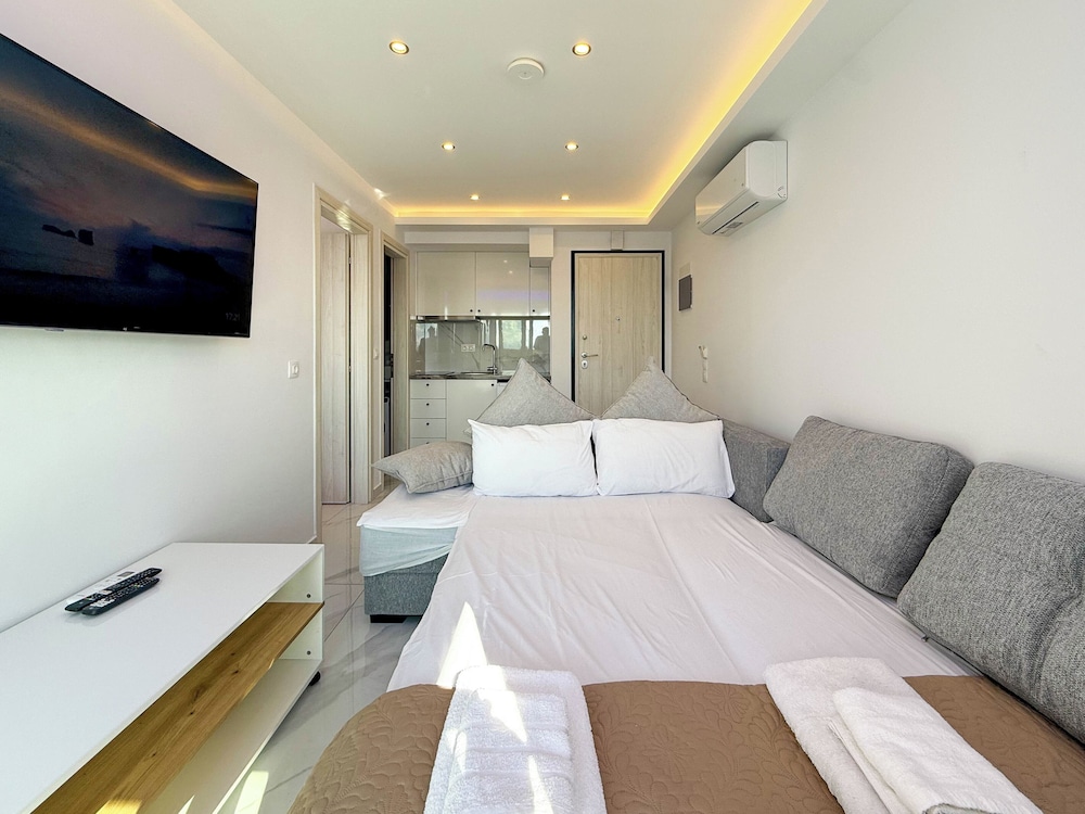 Ifestos Suites by SDR