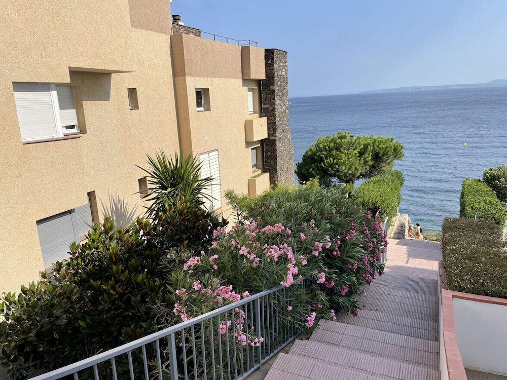 Apartment in Roses Near Rock Beach