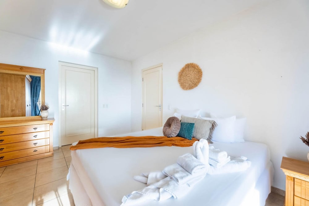 Spacious Bright Villa - Spectacular Ocean Views Private Pool