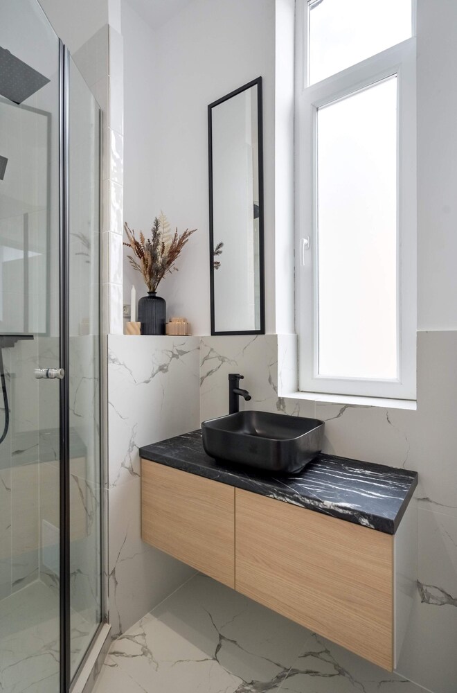 Contemporary Aparthotel 2-BR Flats Near Old Town, Quiet & Serene