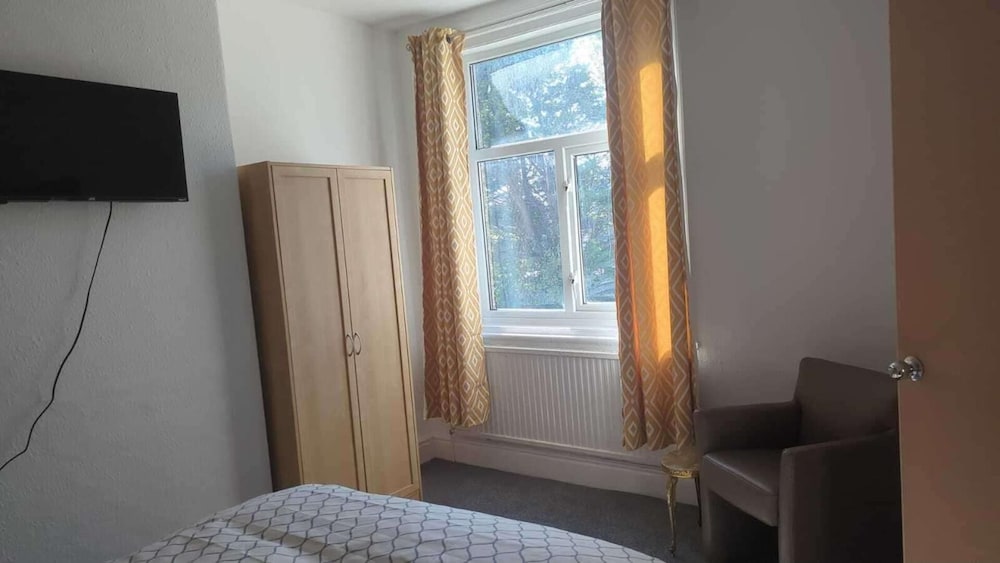 2 Bed-sleeps 3-free Parking-5 Min To Beach