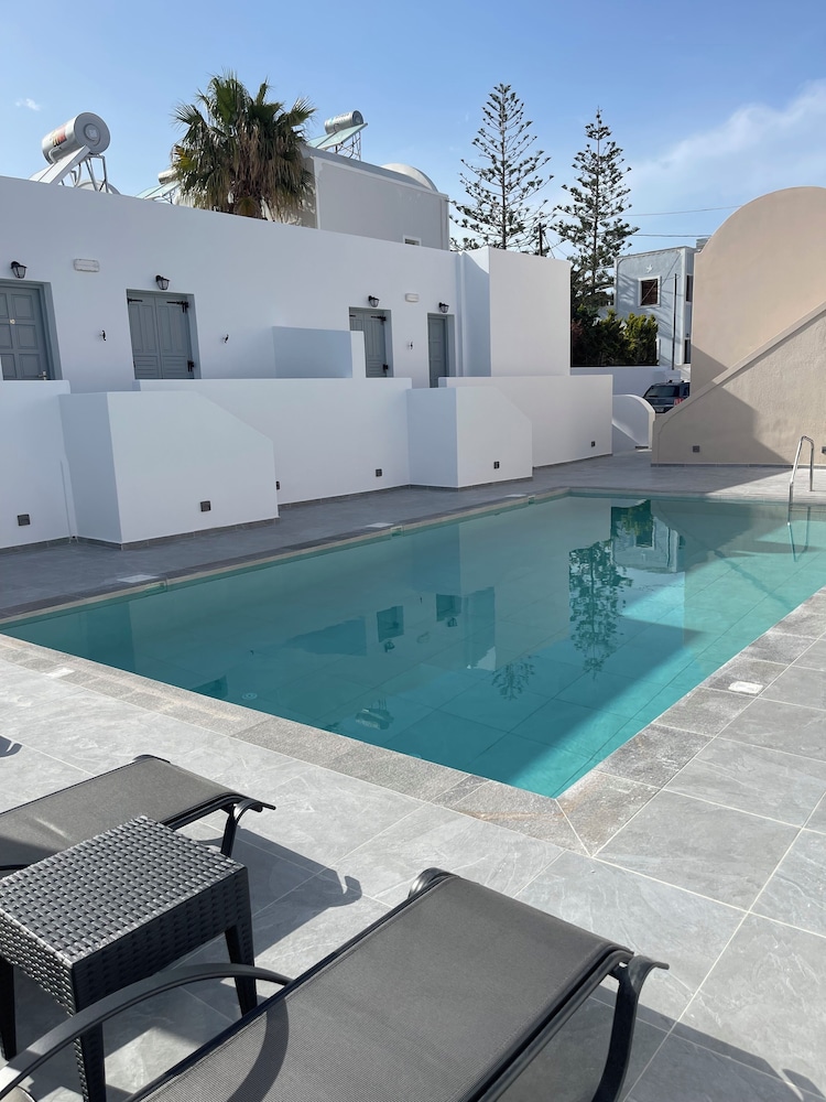 Tarelis Beach Apartments & Studios
