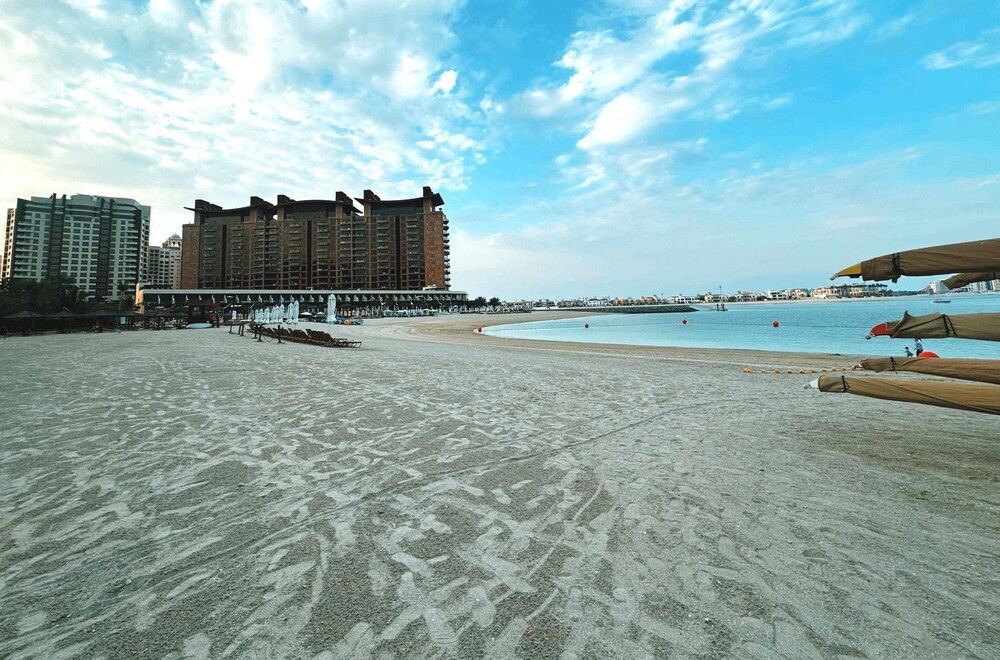 Amazing 1BR at the Palm w Beach Pool Access