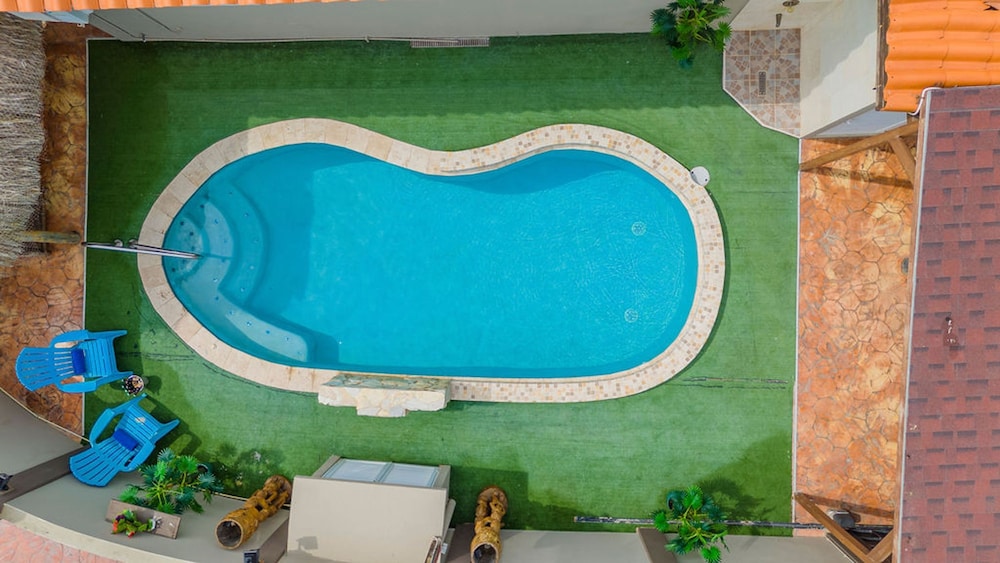Urban 5BR Private Pool Getaway 10 Min- Bch