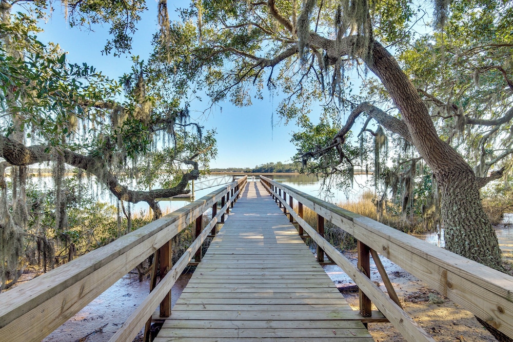 Waterfront Home on Dataw Island: Golf & Amenities!