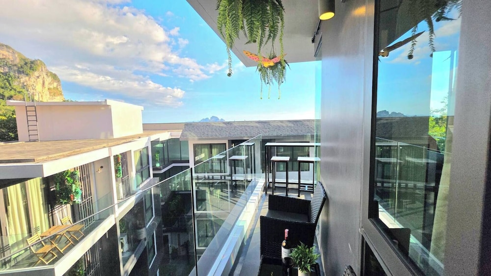Room-a302 - 1 Bdr Condo With Sea View, A