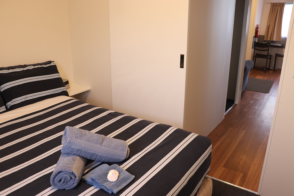 Snug Beach Cabin And Caravan Park