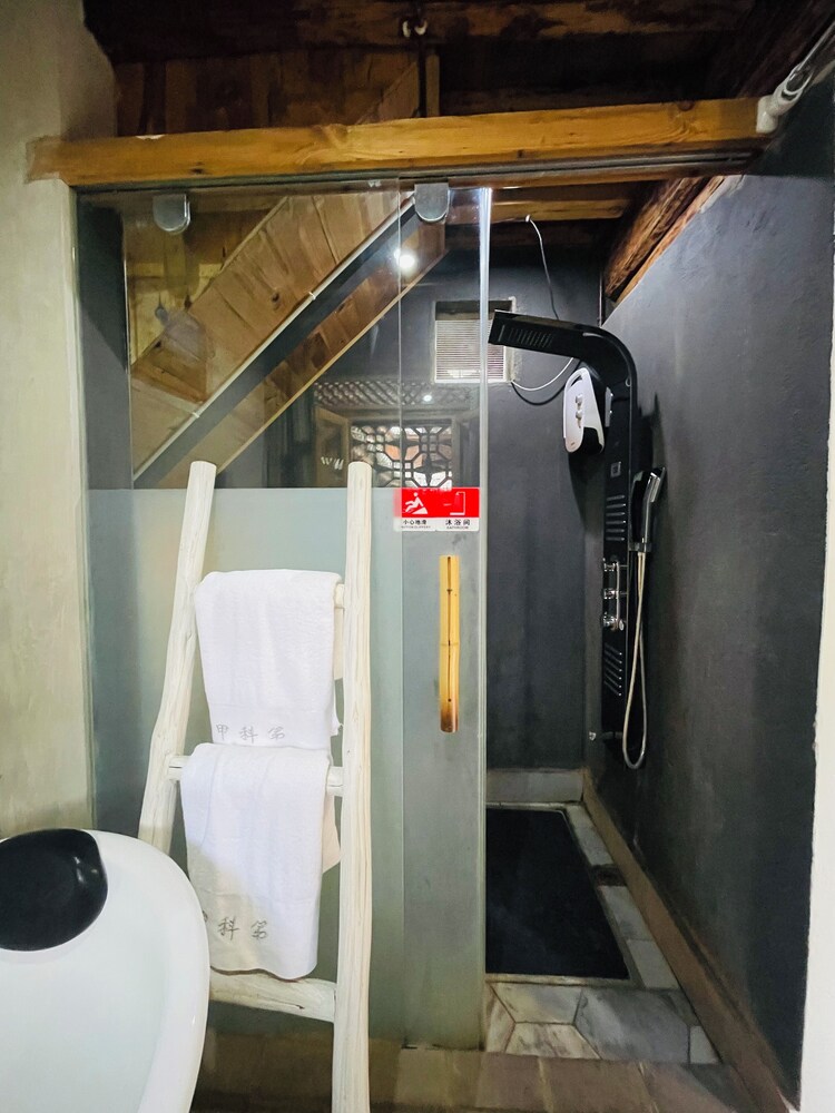 Jia Kedi Ancient House Cultural Homestay