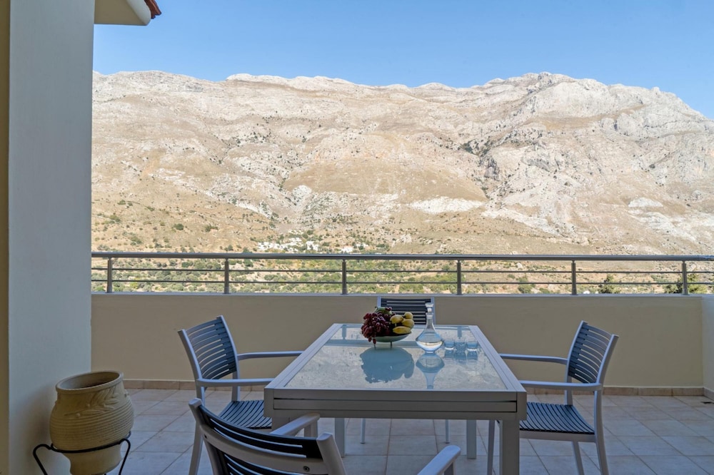 House of Papadogiannis view 5