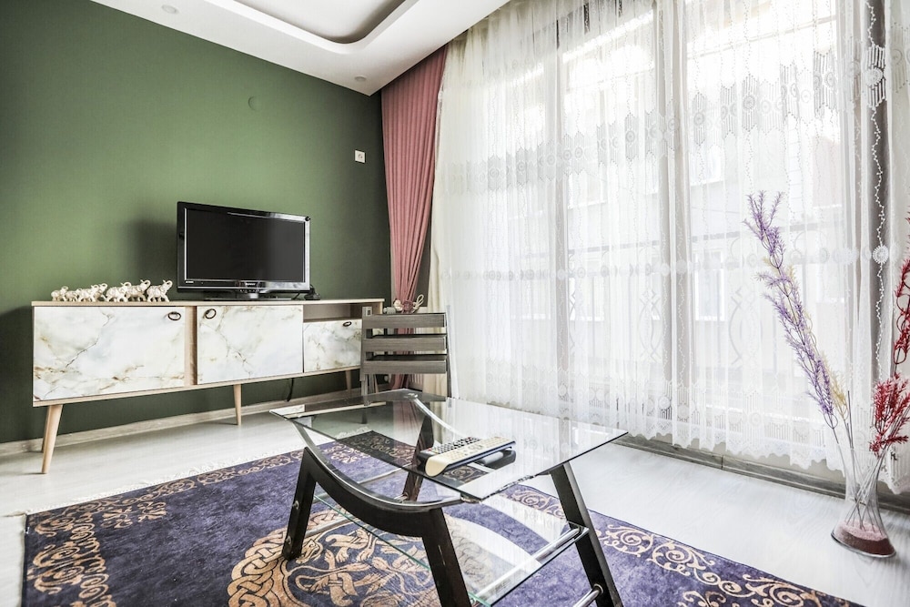 Flat Close to Shopping Malls in Kucukcekmece