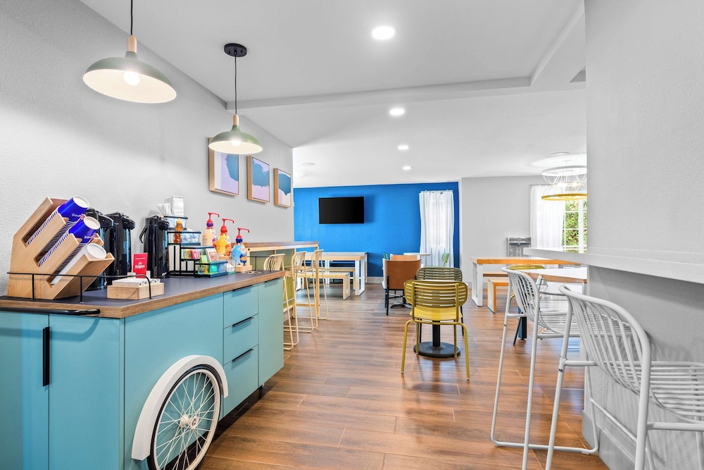 Modesto Vacations - Spark by Hilton Modesto - Property Image 8