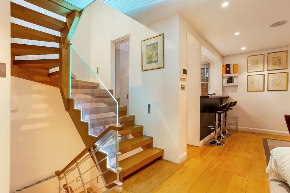 NEW Stunning 5BD Kensington House