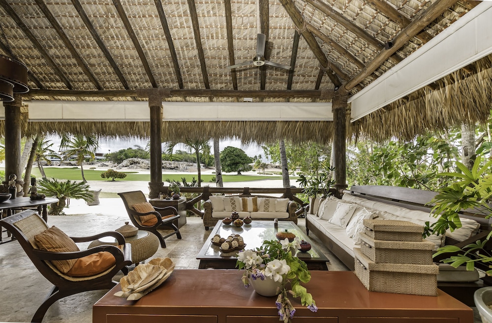 Luxury Villa with Beachfront Eden Roc view 5