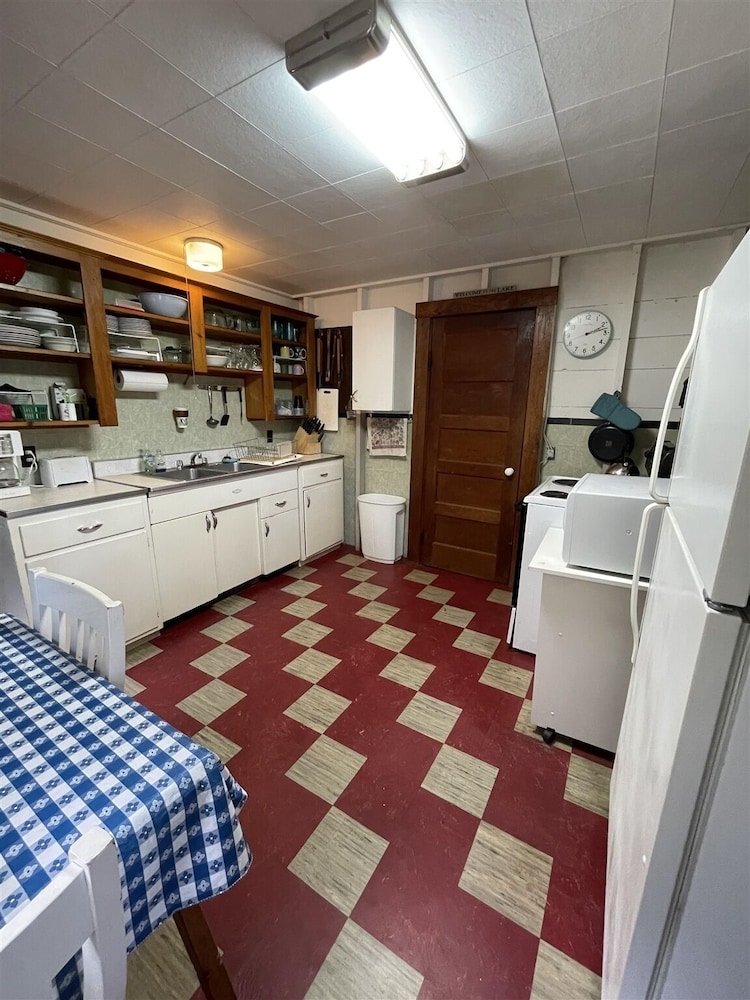 Fletcher Limit 8 4 Bedroom Cottage