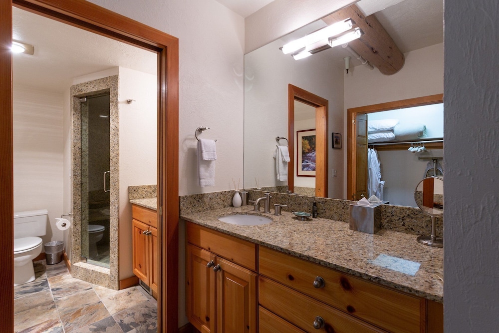 Pine Inn at Trail's End Lodge - Two Bedroom Residence with Spa #7 2 Condo