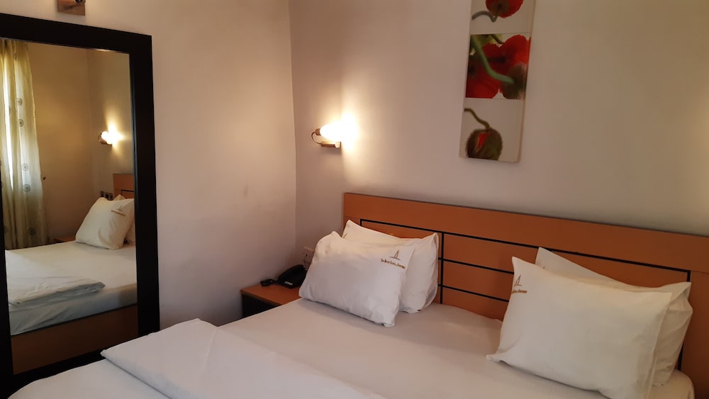 Top-Notch Suites and Apartments view 4