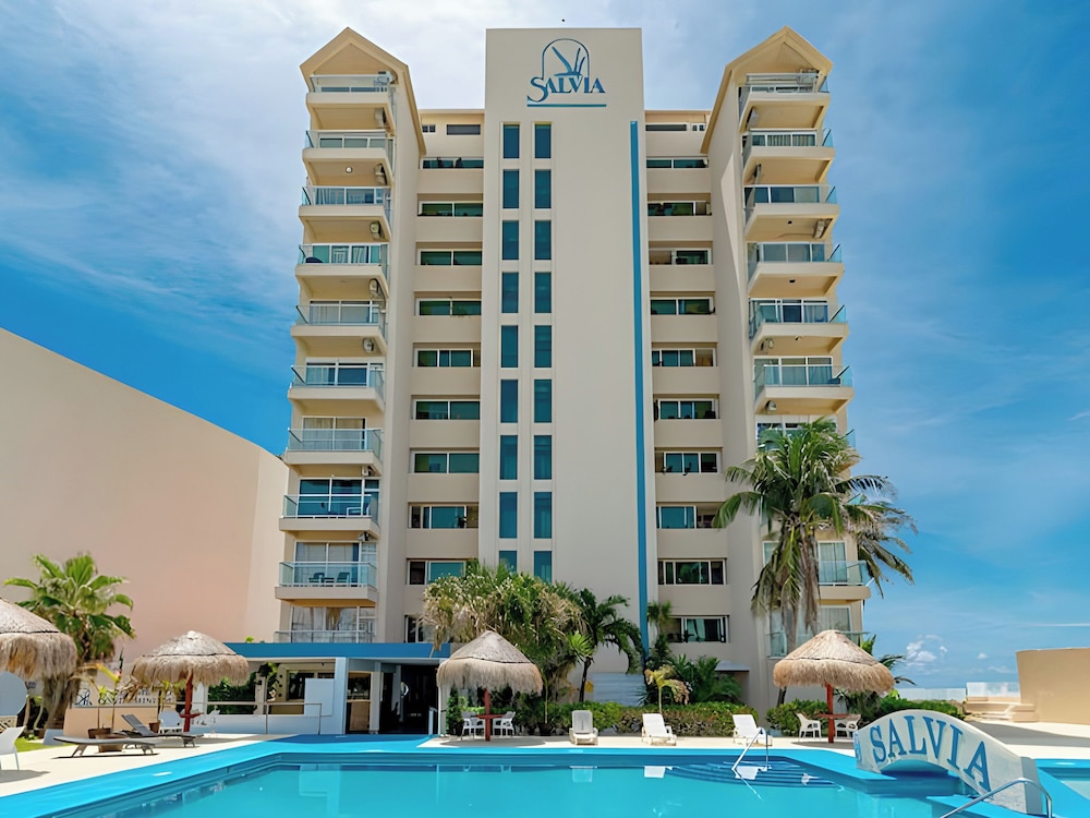 Paradise Beachfront & Nightlife Heart