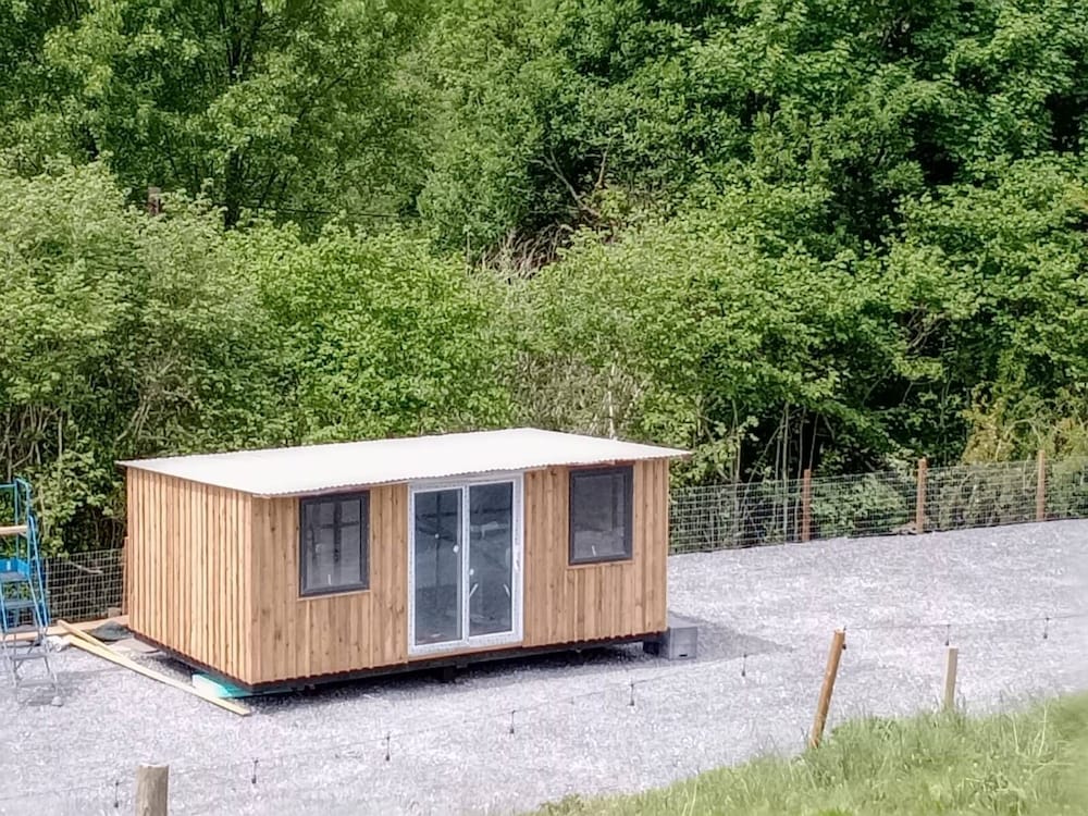 Tranquil Cabin Retreat in Llandovery