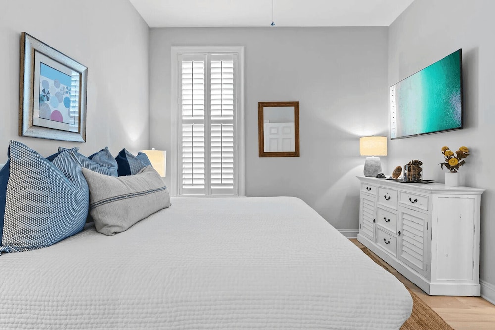 Grovey by the Sea by Avantstay Oceanfront, Private Beach, Pool Access