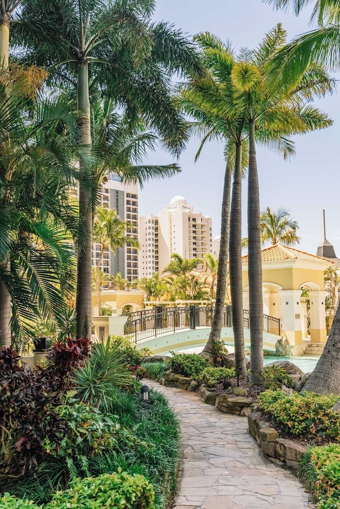Resort Style Chevron Apartments