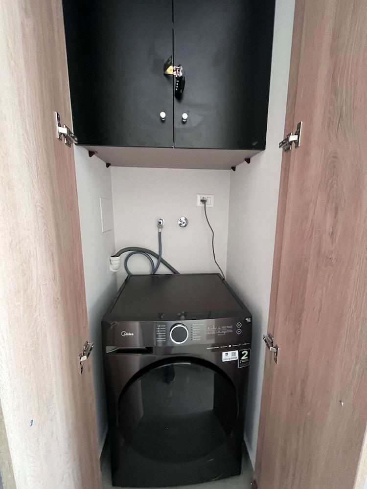 Urban Santa Elena Parking Cowork Gym Washer