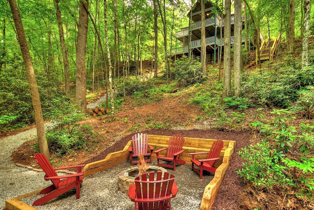 Hot Tub, Decks & Creek Access: Mccaysville Cabin!
