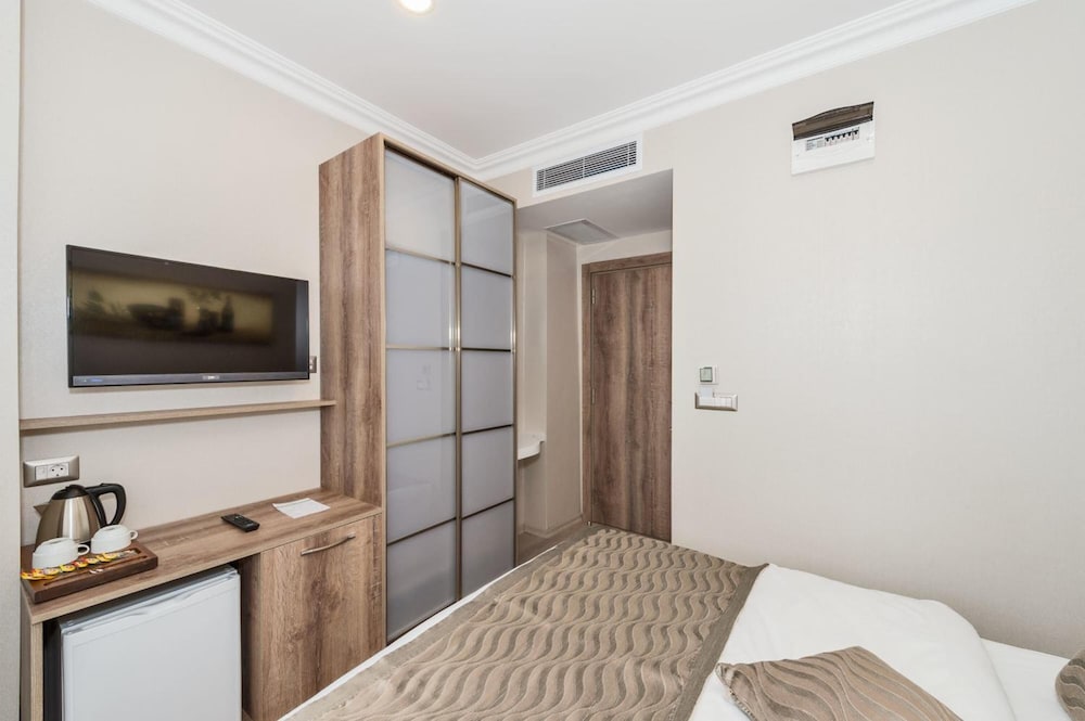 Alphonse Otel - Image 13