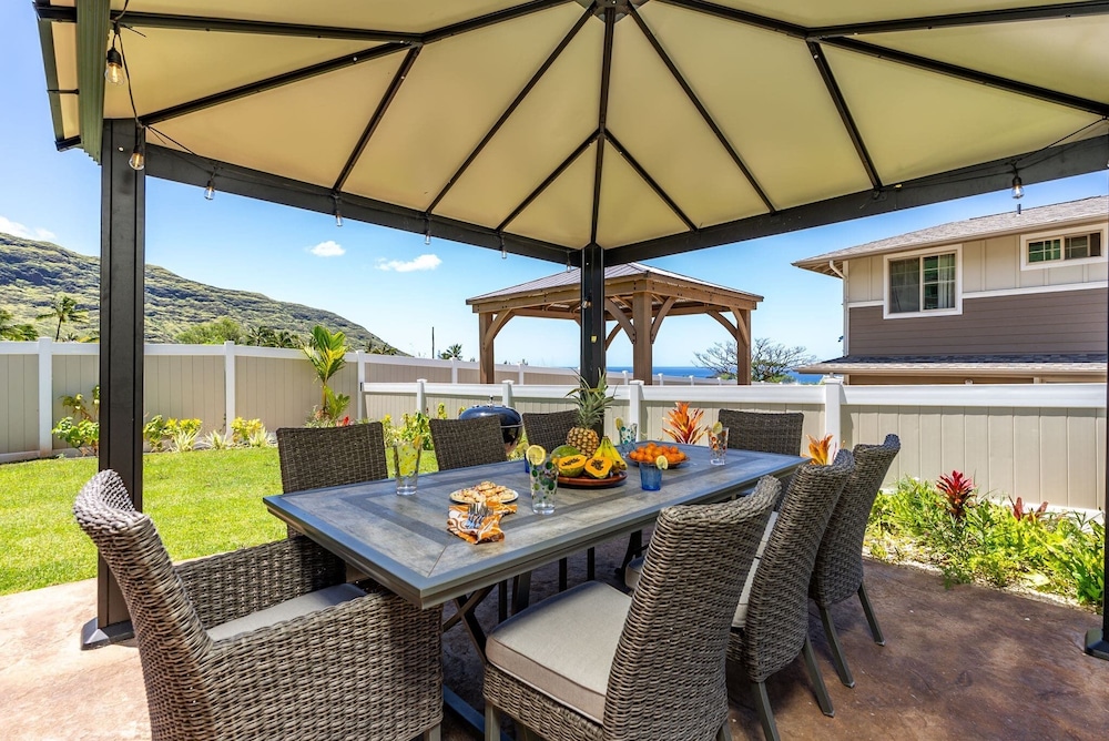 @ML Ocean View, Golf, Gazebo and Bbq, we Have All!
