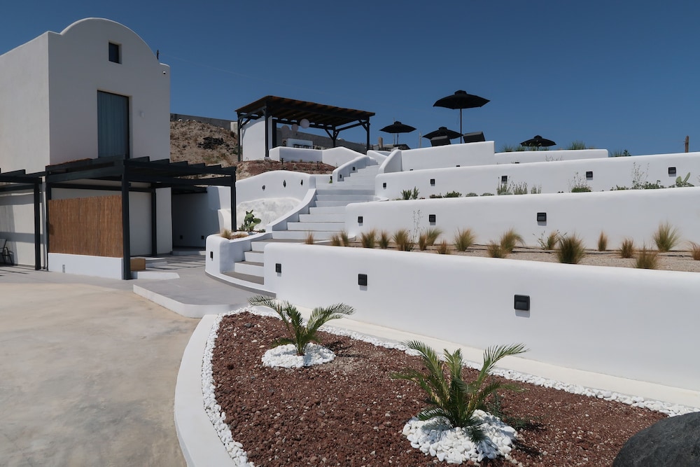 Blé Suites Santorini photo 1