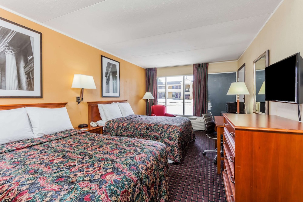 Days Inn by Wyndham Seymour view 3