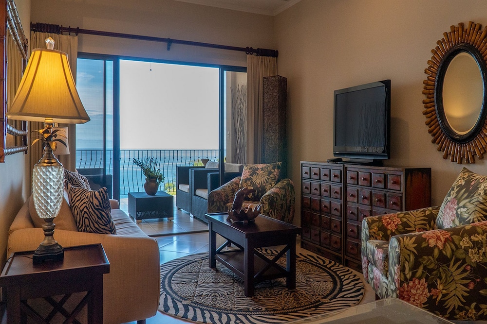 Ocean View Luxury Condo at Flamingo Towers