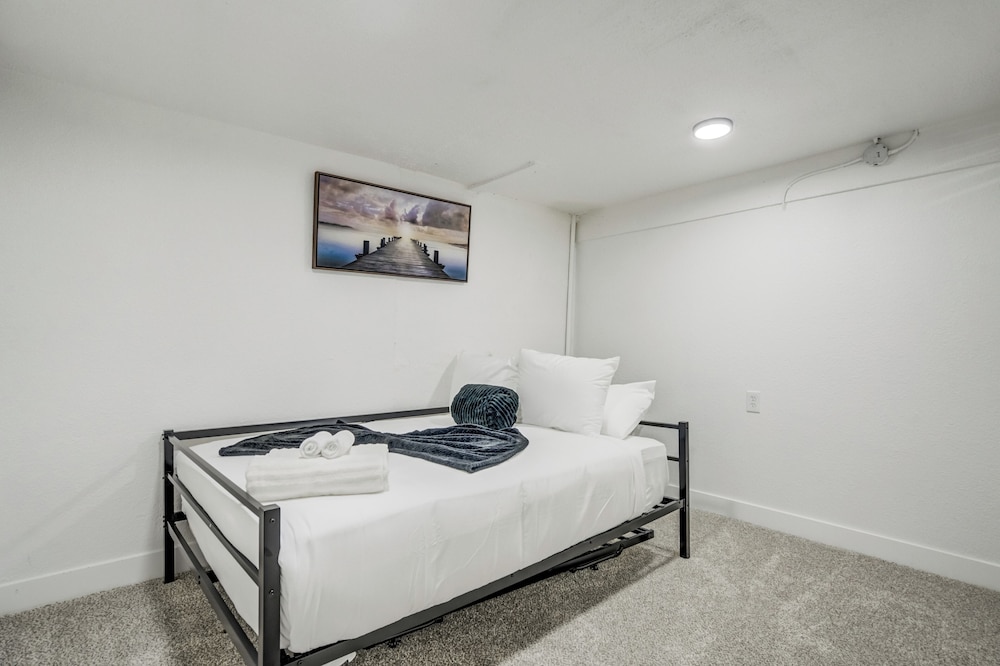 1318 E Pikes Peak