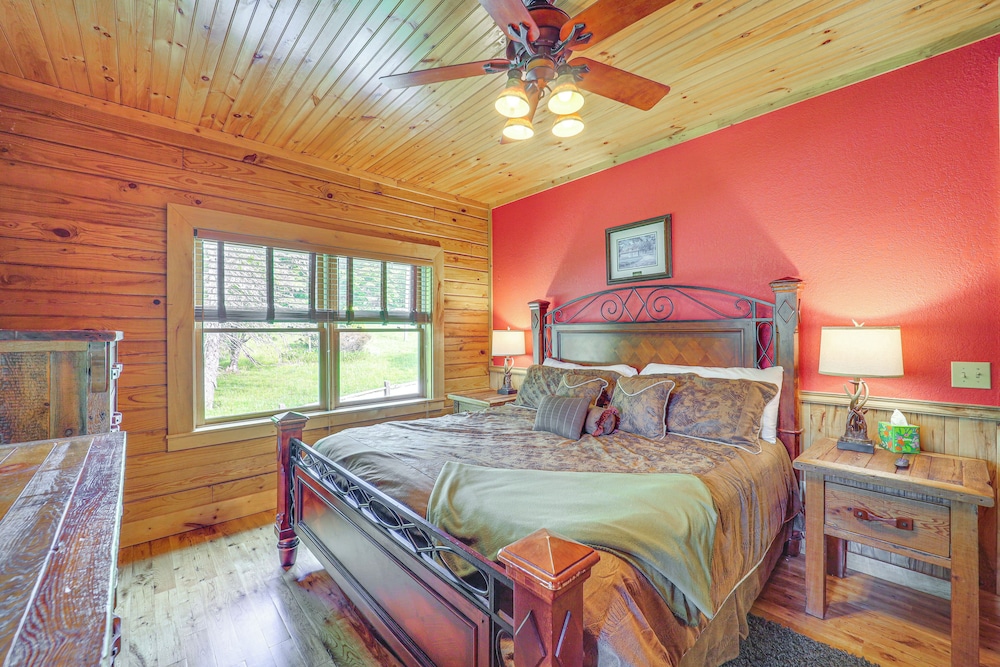 4 Mi to Grandfather Mountain: Cabin in Newland! view 5