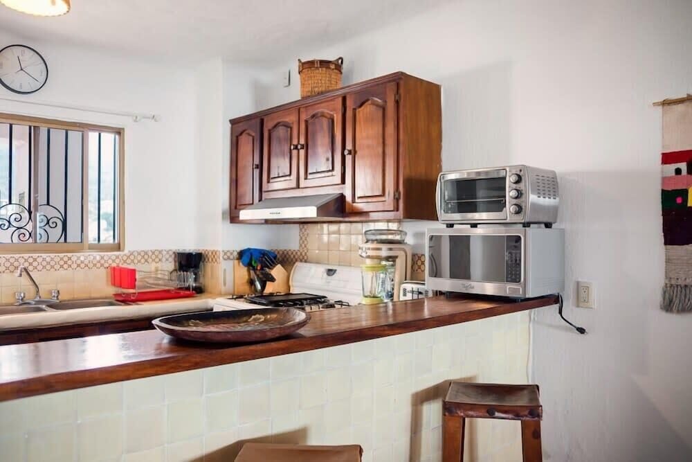 Ocean View 2Br Condo-balcony-beach-pool 710