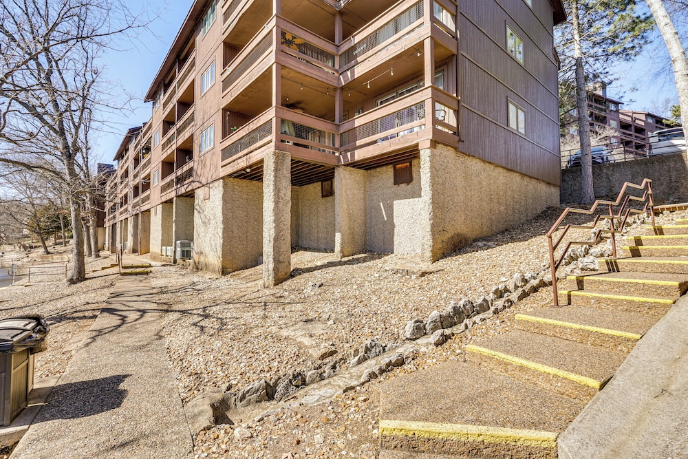 Lakefront Osage Beach Retreat: Dock Access!