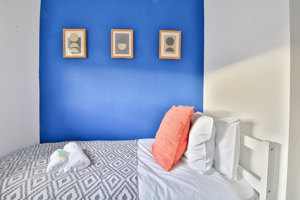 Spacious 3 Bedroom House in Barry view 2